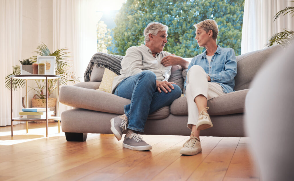 Senior couple talking about collaborative divorce.