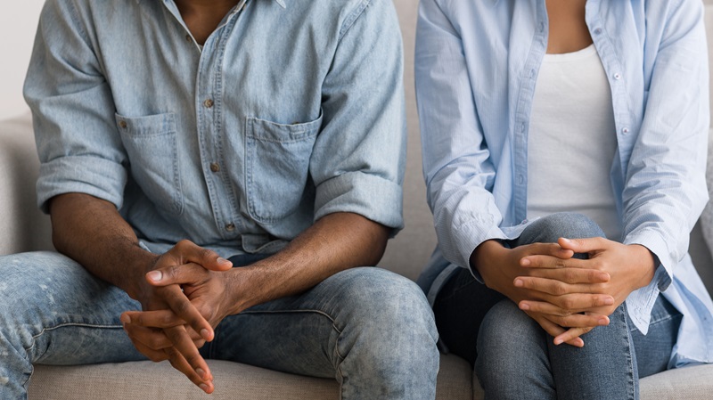 African American Spouses Sitting On Couch At Marital Counselor Office. Collaborative divorce The Hill Law Firm Kansas City Elizabeth Hill mediation AdobeStock_283730025